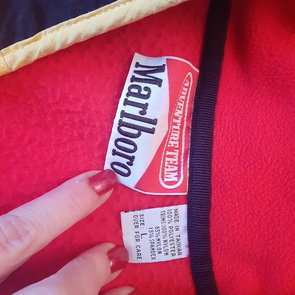 Marlboro Men's Red and Black Sweater - Picture 3 of 6